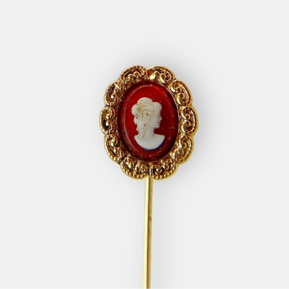 Cameo Hat Lapel Pin​ - Picture 4 of 4